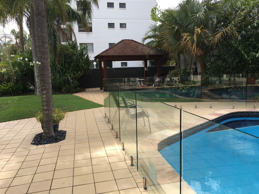 Burleigh Palms Holiday Apartments,Burleigh Waters>>Burleigh Heads,4 star