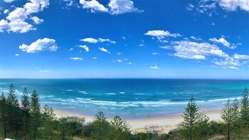 Southern Cross Beachfront Holiday Apartments,Burleigh Waters>>Burleigh Heads,4 star