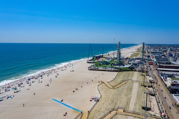 Boardwalk Hotel Charlee & Beach House Rentals,Point Pleasant - Toms River>>New Jersey,3 star