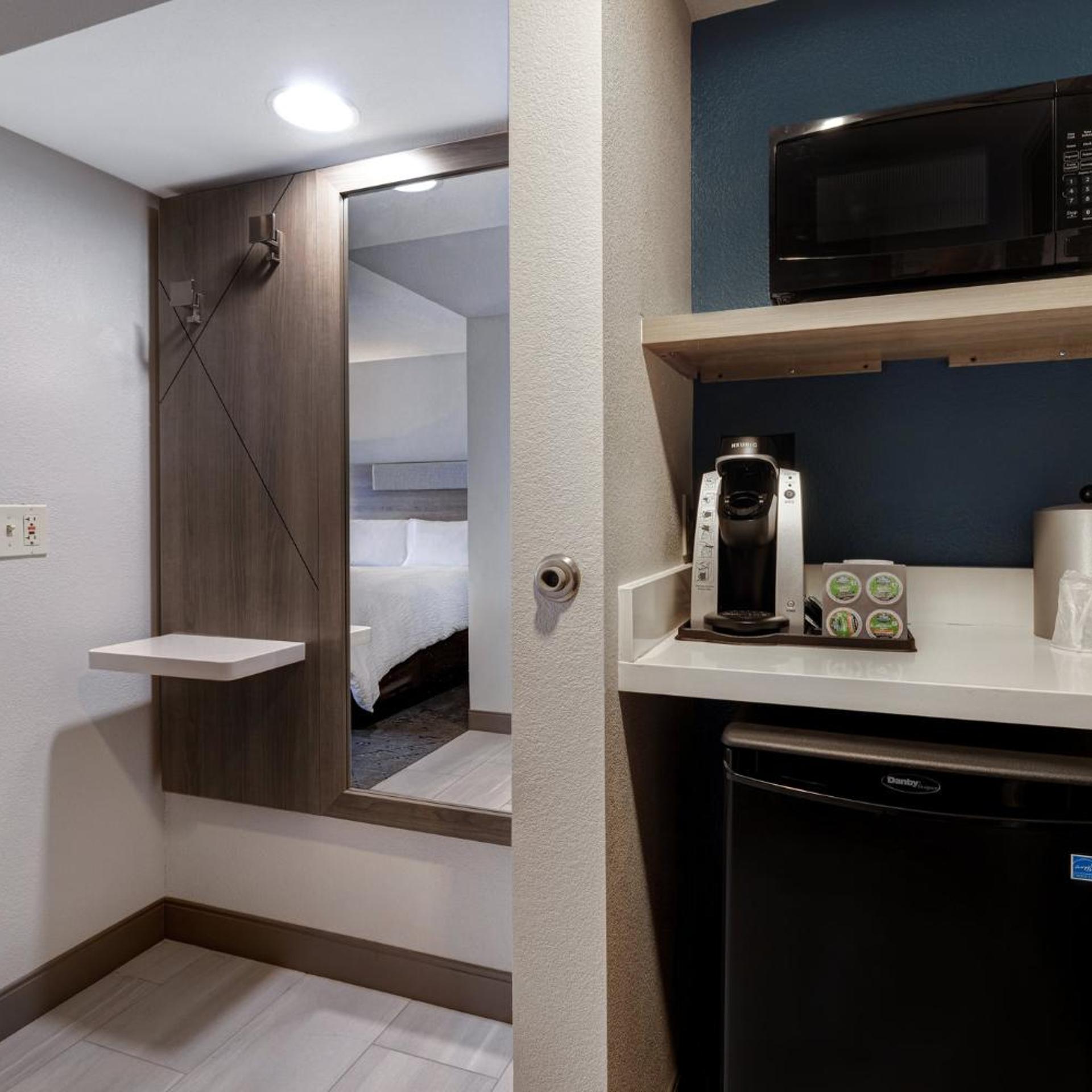 holiday inn express and suites kansas city ku medical center