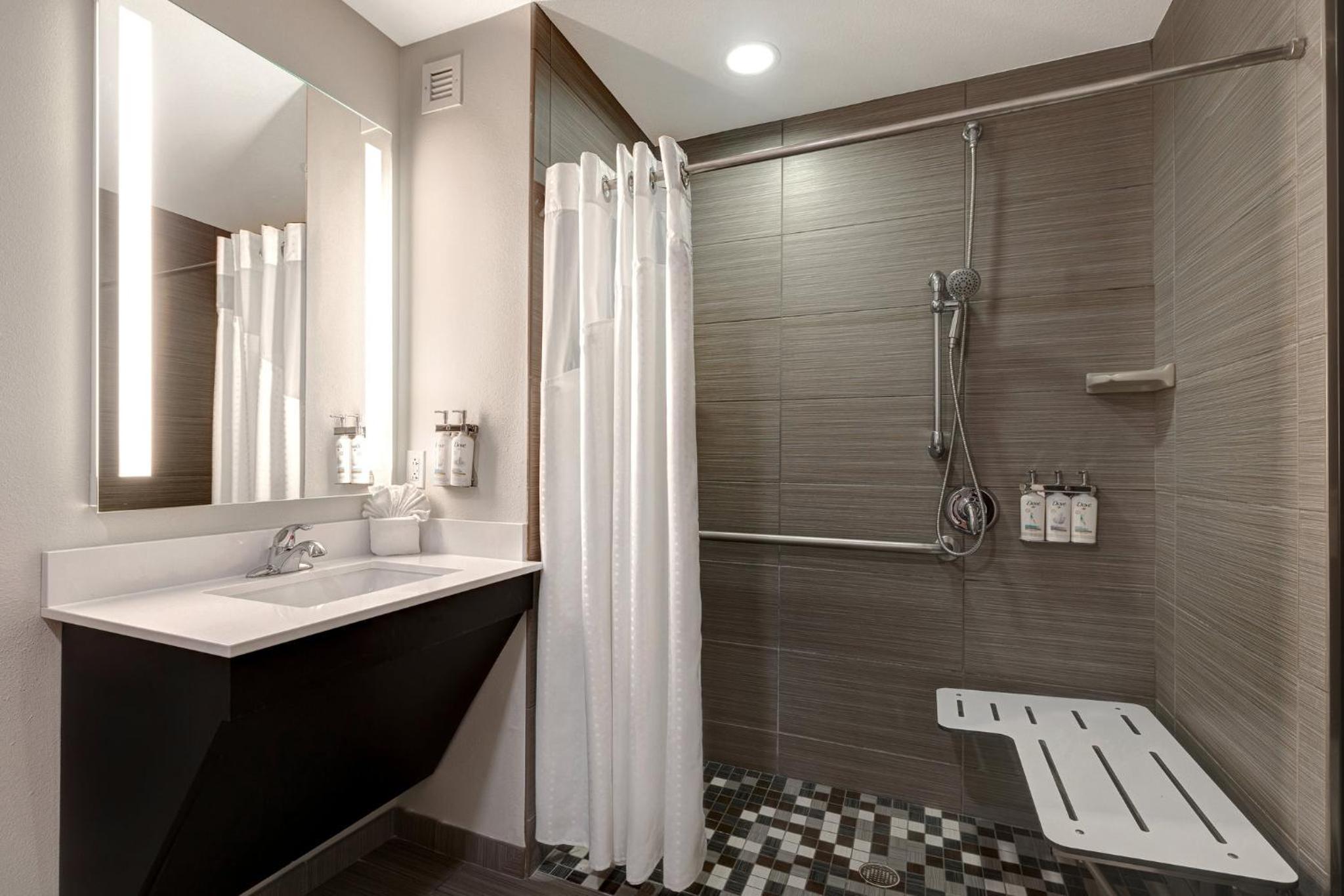 holiday inn express and suites kansas city ku medical center