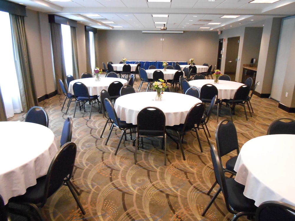 holiday inn express and suites kansas city ku medical center