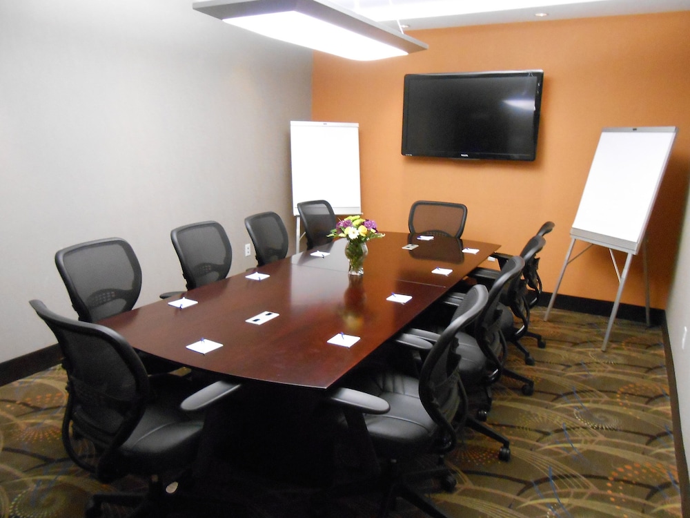 holiday inn express and suites kansas city ku medical center
