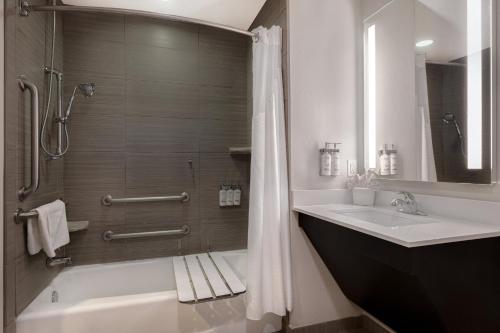 holiday inn express and suites kansas city ku medical center