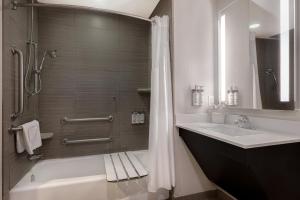 holiday inn express and suites kansas city ku medical center