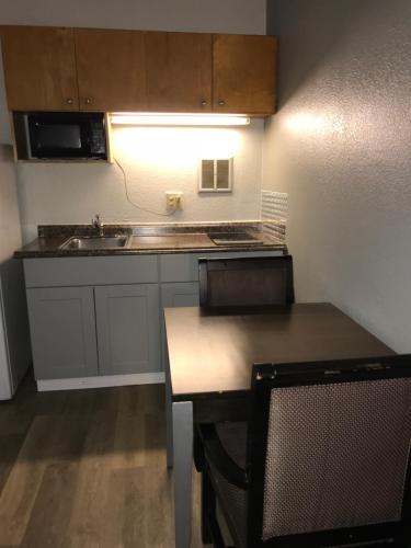 belmont inn and suites