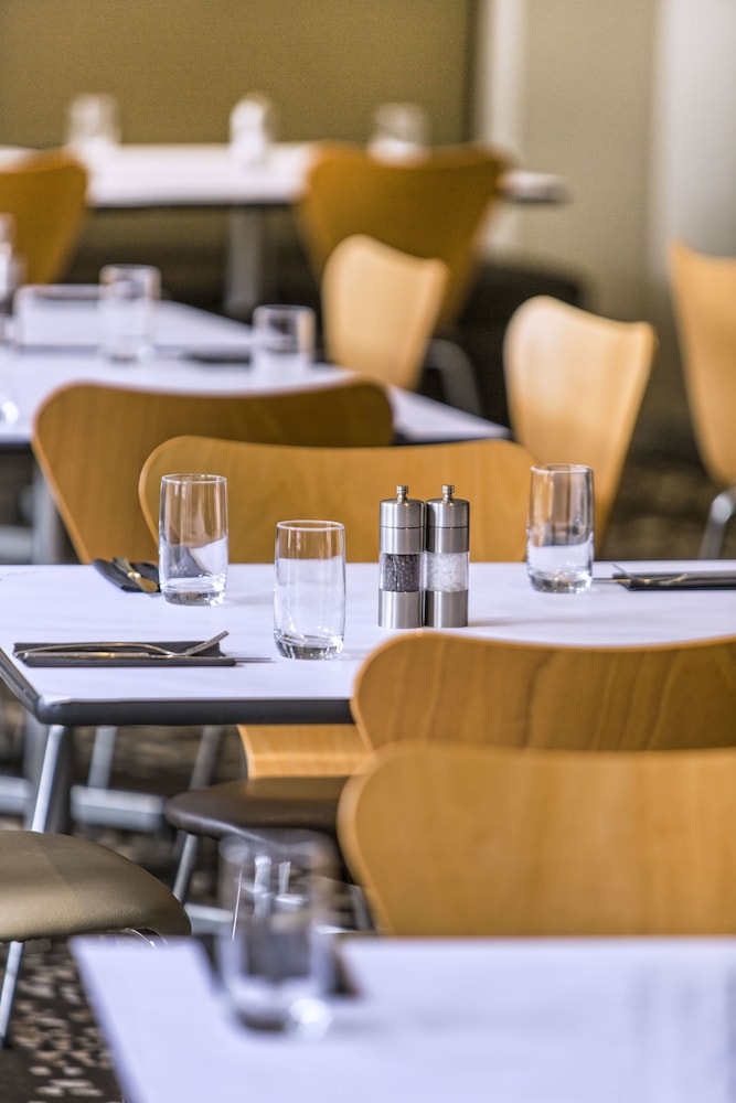 holiday inn melbourne airport by ihg