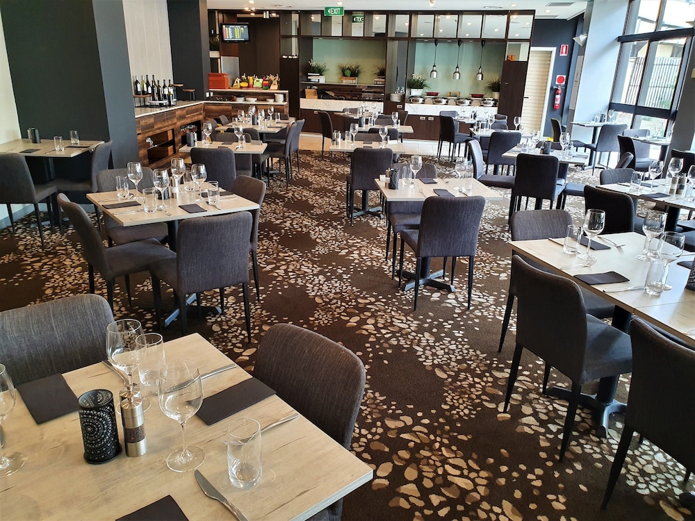 holiday inn melbourne airport by ihg
