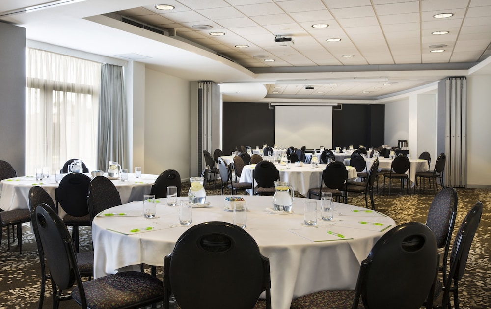 holiday inn melbourne airport by ihg