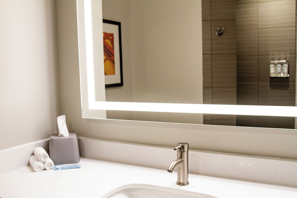 holiday inn express and suites overland park by ihg