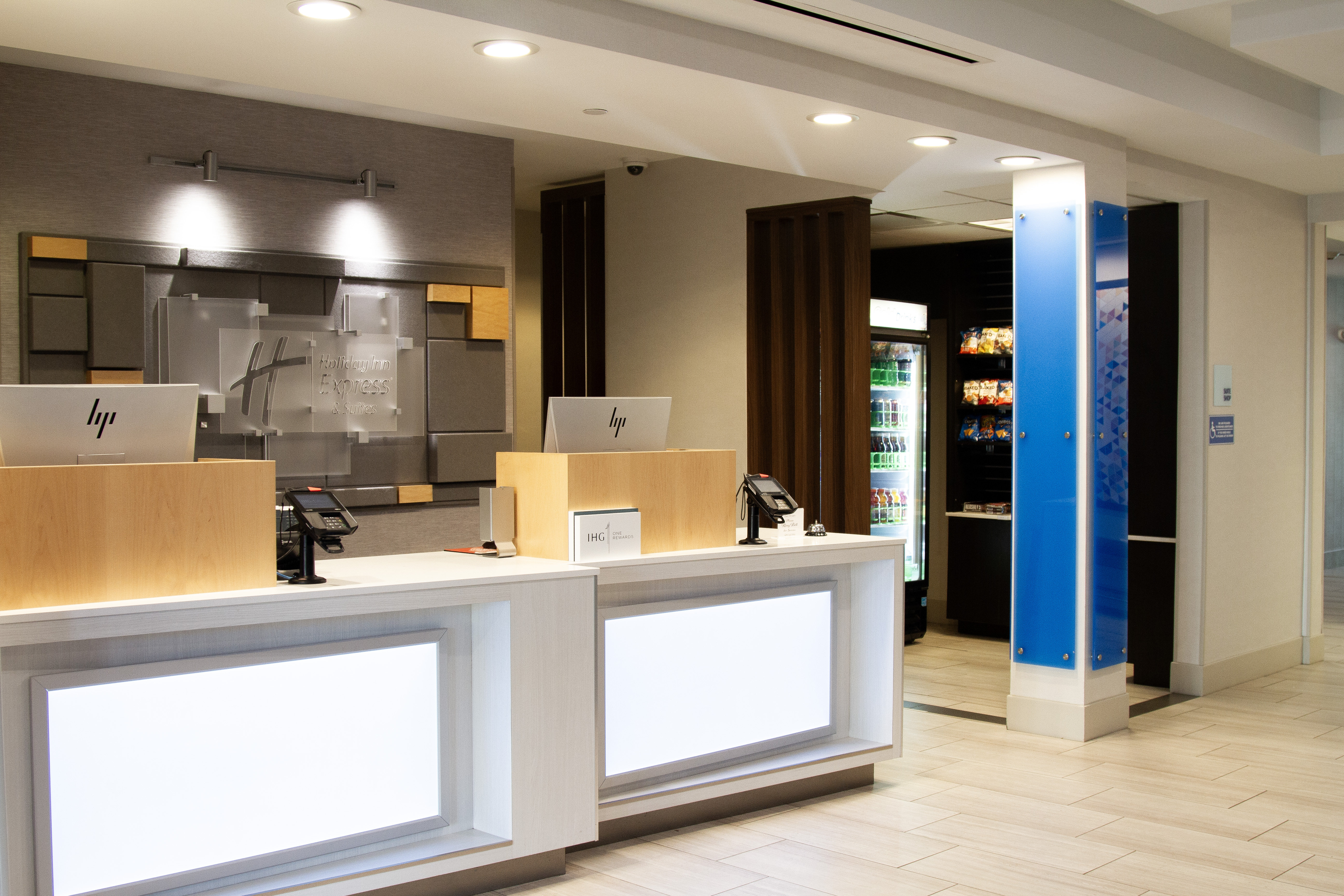 holiday inn express and suites overland park by ihg