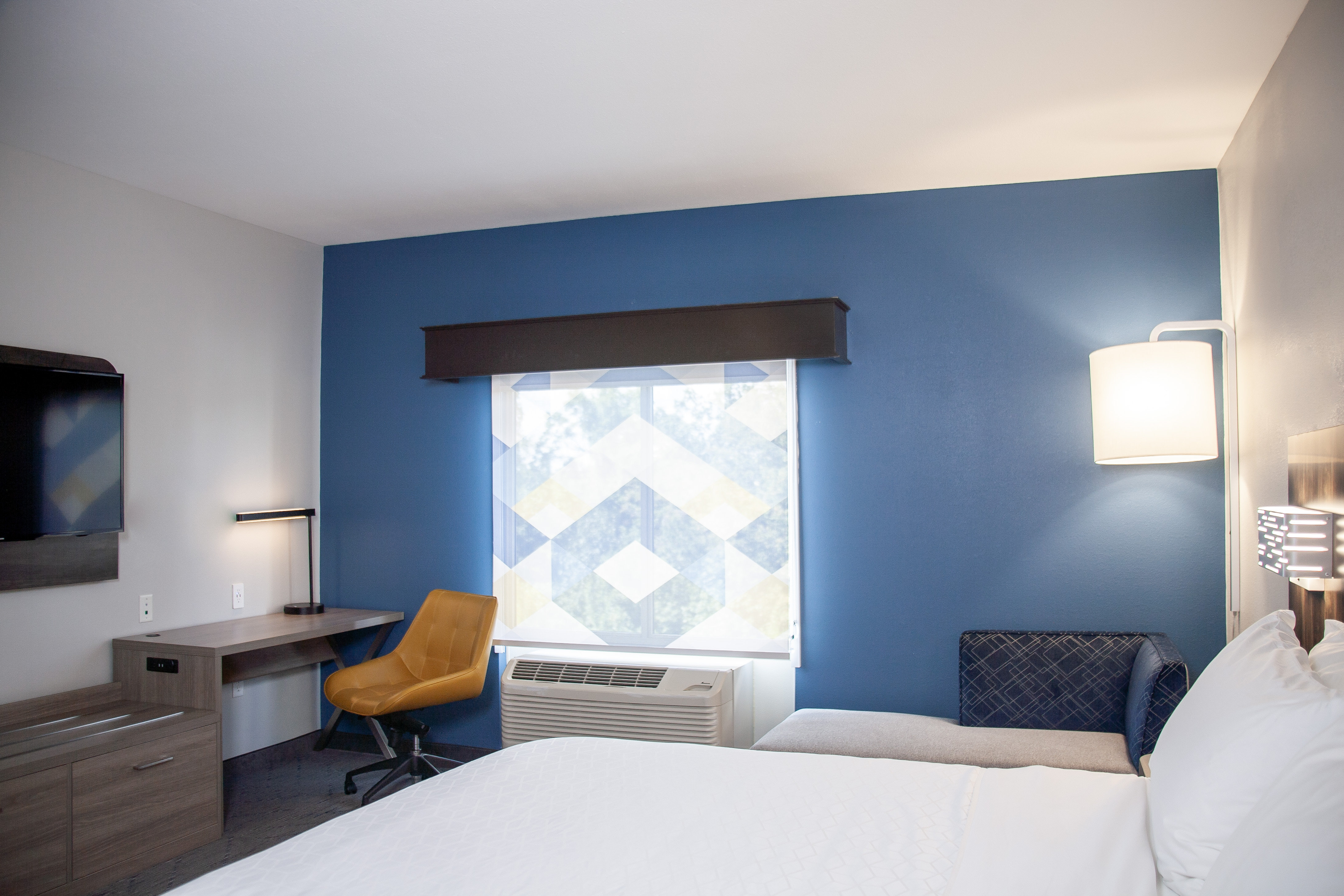 holiday inn express and suites overland park by ihg