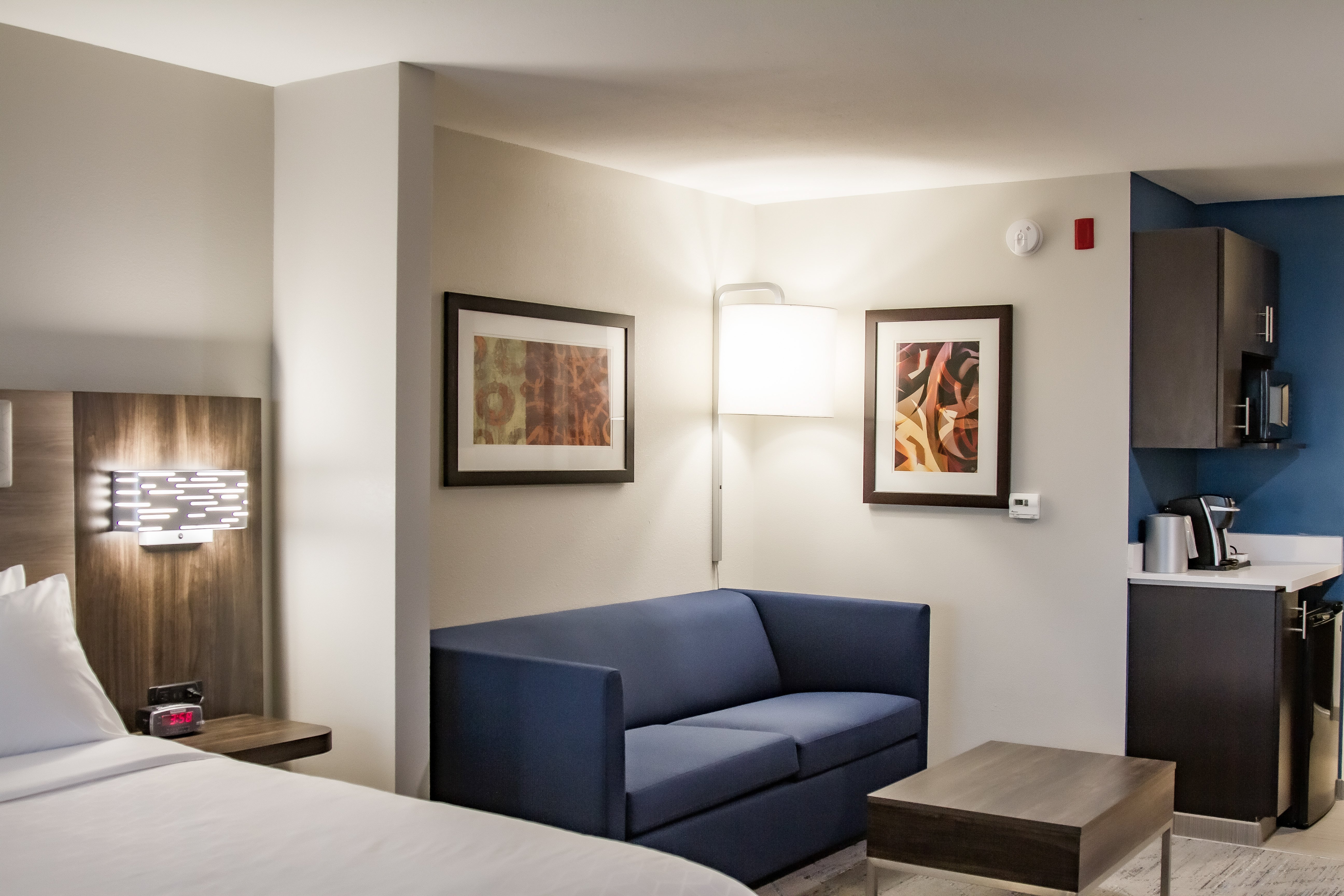 holiday inn express and suites overland park by ihg