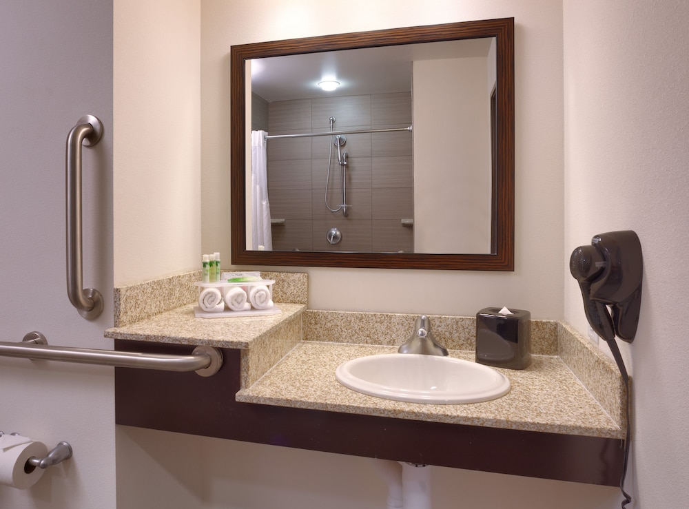 holiday inn express and suites overland park by ihg