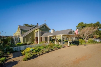 hill house inn