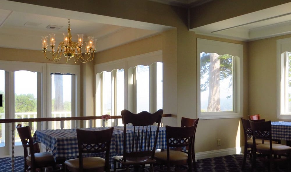 hill house inn