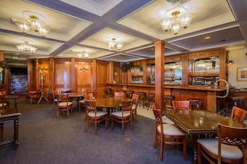hill house inn