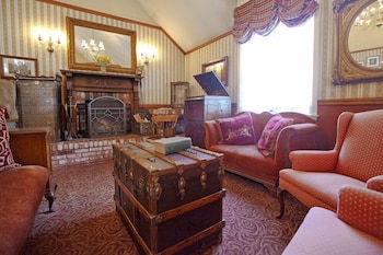 hill house inn