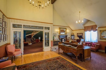 hill house inn