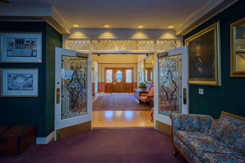 hill house inn