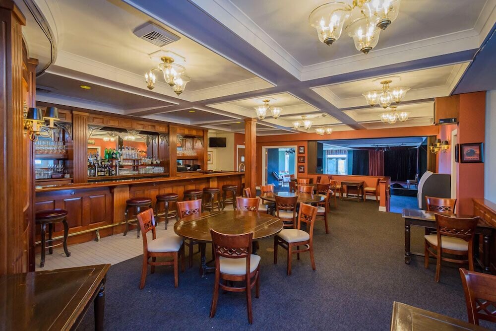 hill house inn
