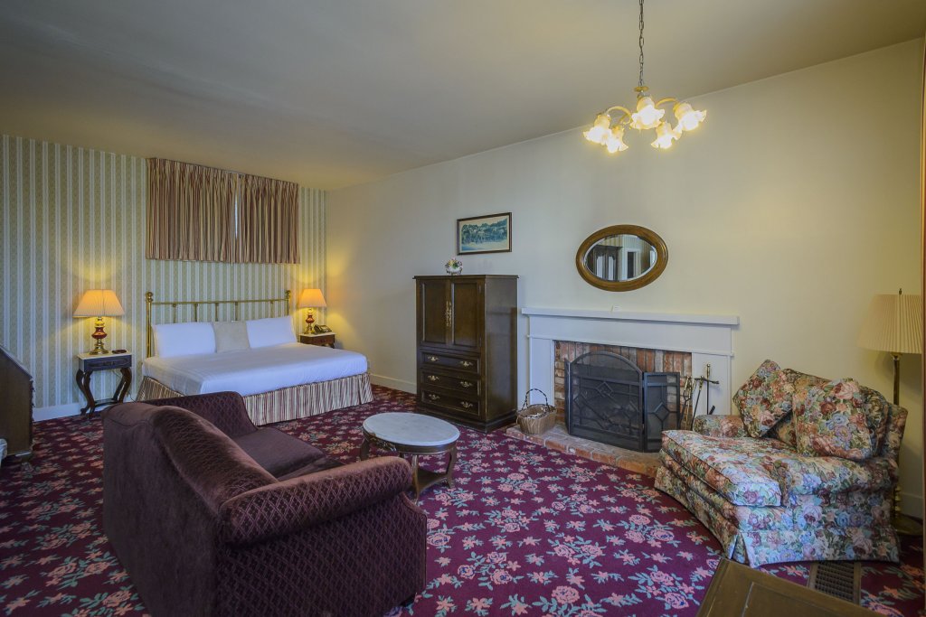 hill house inn