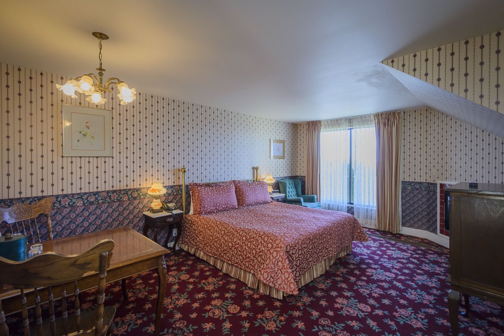 hill house inn