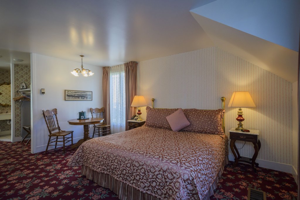 hill house inn