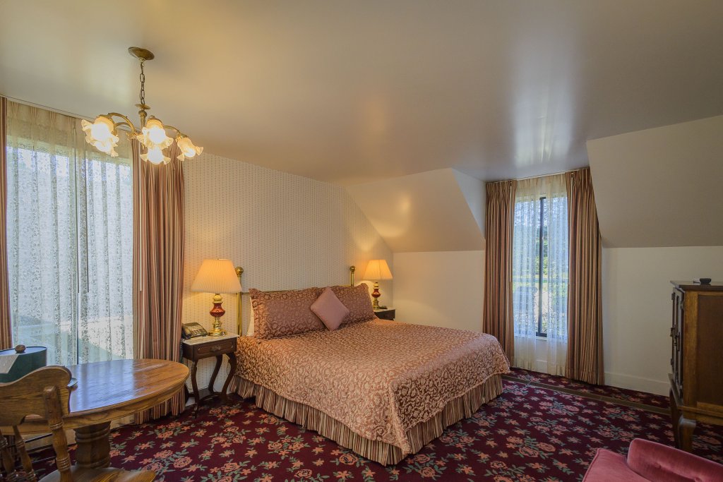 hill house inn