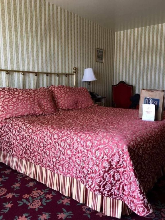 hill house inn