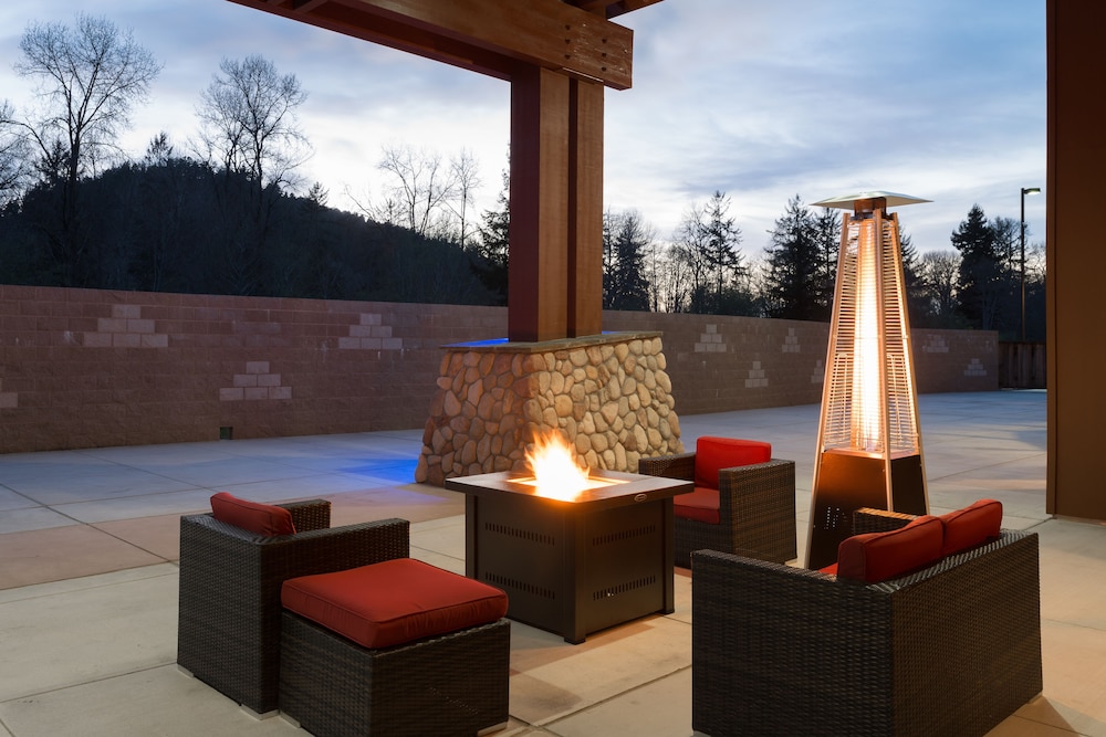 holiday inn express klamath redwood ntl pk area