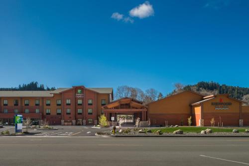holiday inn express klamath redwood ntl pk area