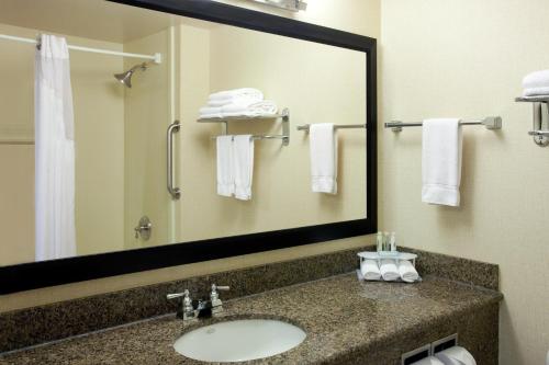 holiday inn express klamath redwood ntl pk area