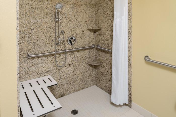 holiday inn express klamath redwood ntl pk area