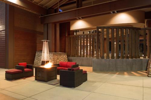 holiday inn express klamath redwood ntl pk area