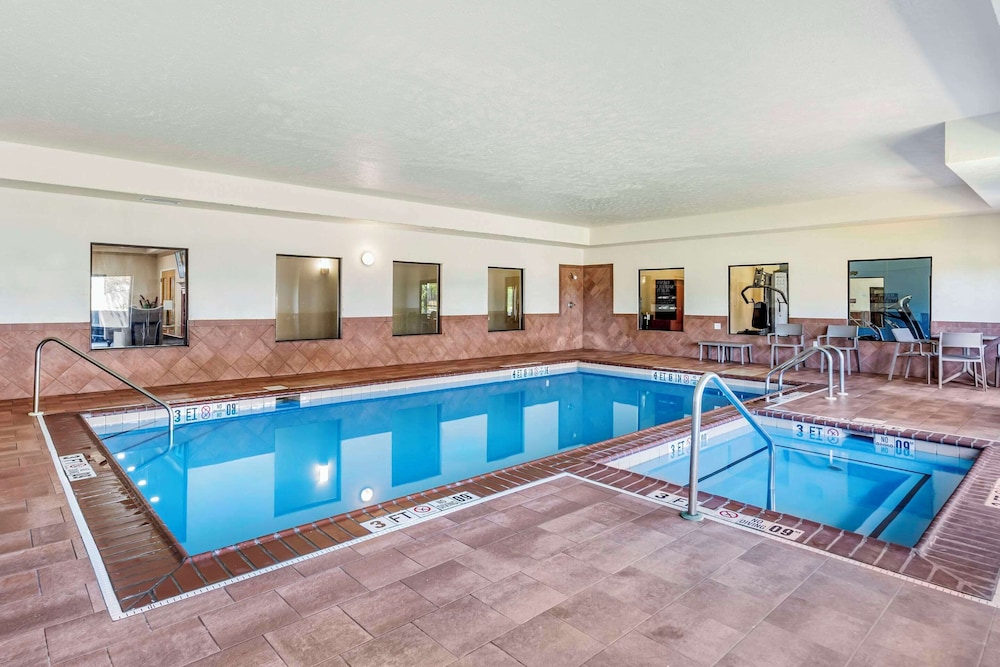 comfort suites merrillville near us 30