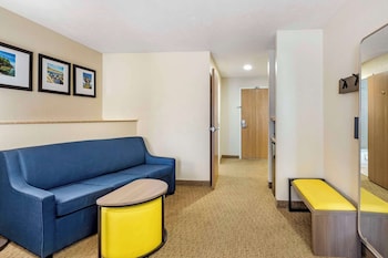 comfort suites merrillville near us 30