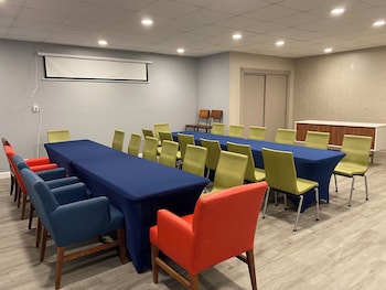 holiday inn express metropolis by ihg