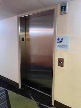 holiday inn express metropolis by ihg