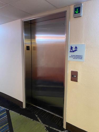 holiday inn express metropolis by ihg