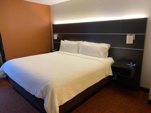 holiday inn express metropolis by ihg