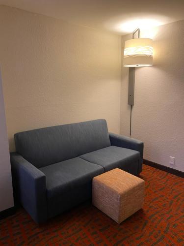 holiday inn express metropolis by ihg