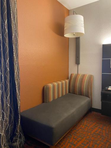 holiday inn express metropolis by ihg