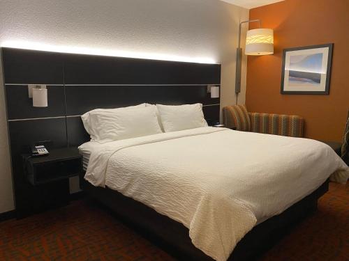 holiday inn express metropolis by ihg