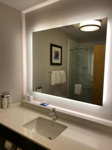 holiday inn express metropolis by ihg