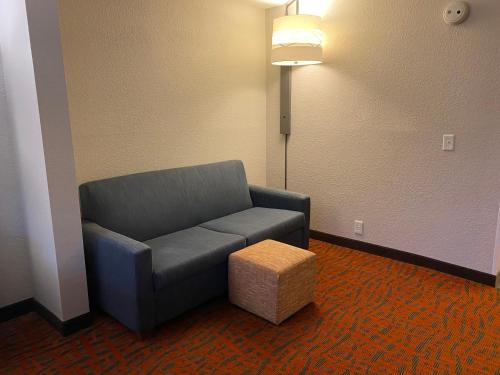 holiday inn express metropolis by ihg