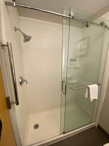 holiday inn express metropolis by ihg