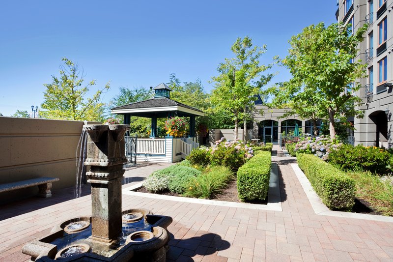holiday inn hotel and suites north vancouver by ihg