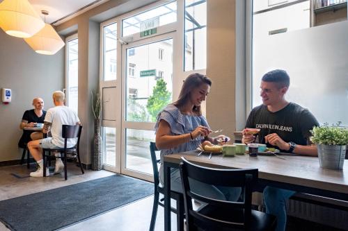 aando munich hauptbahnhof