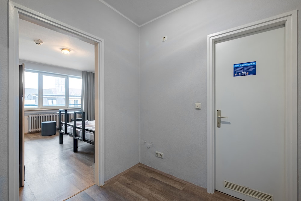 aando munich hauptbahnhof